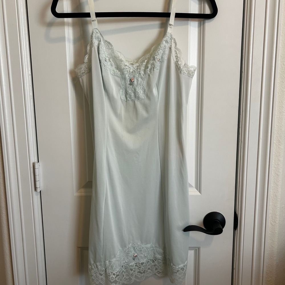 Shadowline Vintage Lace Trim Full Slip Pale Mint Green Rosebud Accent 34 Short